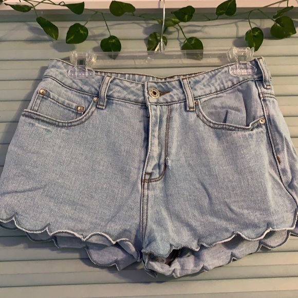 Bullhead Pants - Scalloped denim shorts